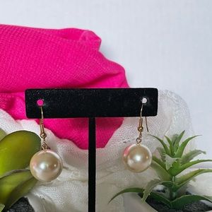 3 pairs - Big beige faux pearl, double loops wire flat pearl, small silver tone